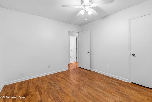 9705 Titan Dr, Louisville, KY 40229