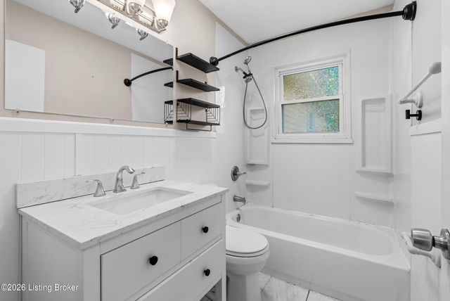 9705 Titan Dr, Louisville, KY 40229