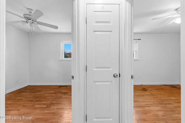 9705 Titan Dr, Louisville, KY 40229