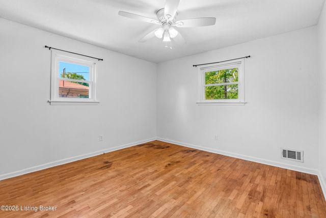 9705 Titan Dr, Louisville, KY 40229