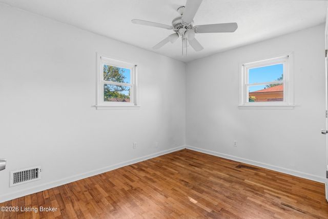 9705 Titan Dr, Louisville, KY 40229