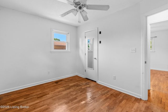 9705 Titan Dr, Louisville, KY 40229