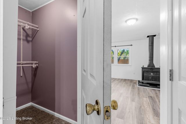 9705 Titan Dr, Louisville, KY 40229