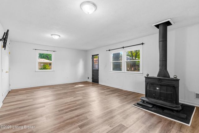 9705 Titan Dr, Louisville, KY 40229