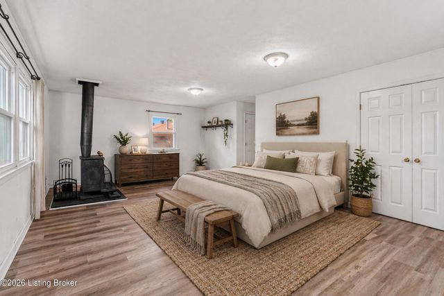 9705 Titan Dr, Louisville, KY 40229