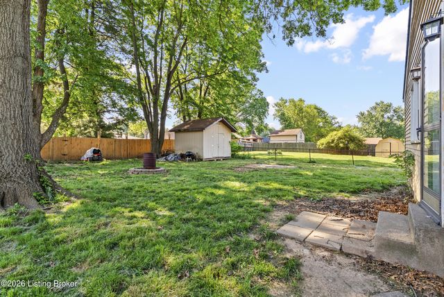 9705 Titan Dr, Louisville, KY 40229