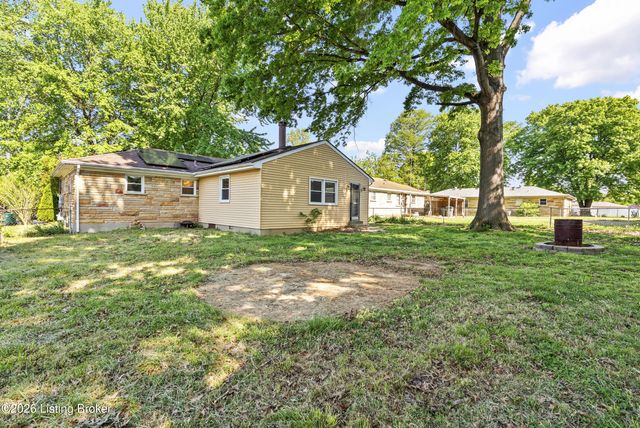 9705 Titan Dr, Louisville, KY 40229