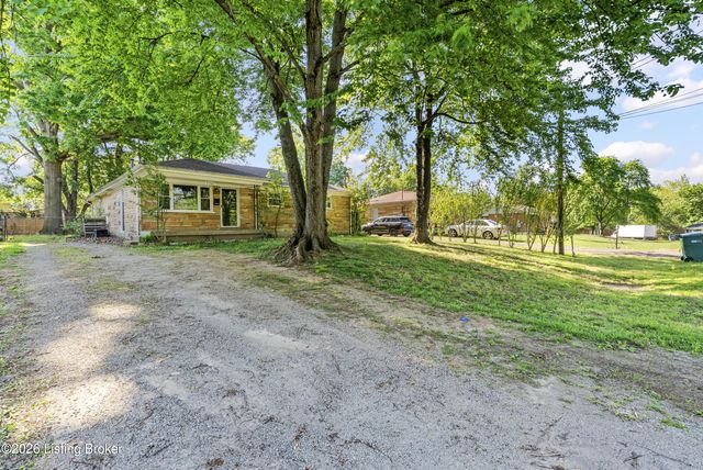 9705 Titan Dr, Louisville, KY 40229