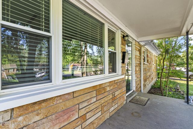 9705 Titan Dr, Louisville, KY 40229