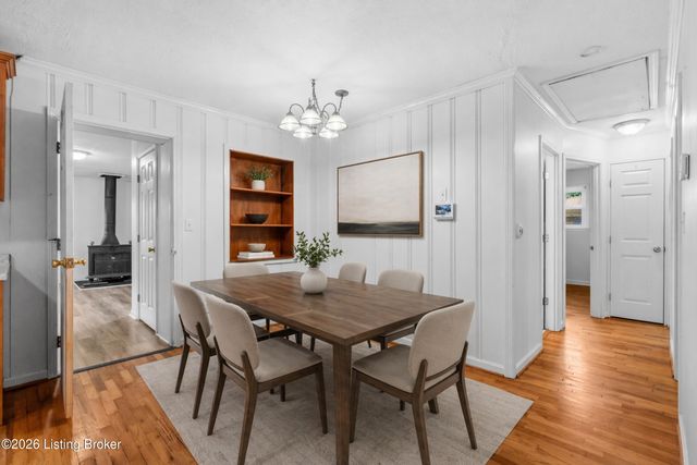 9705 Titan Dr, Louisville, KY 40229