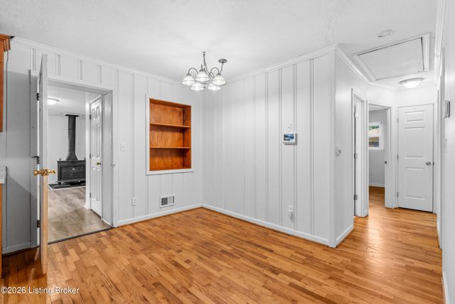 9705 Titan Dr, Louisville, KY 40229