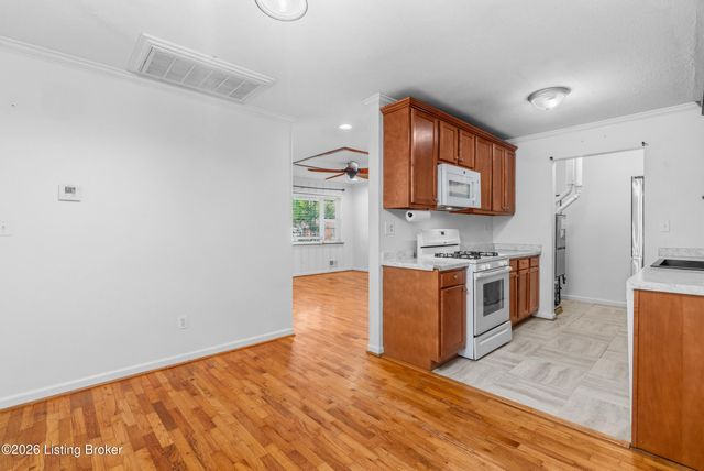 9705 Titan Dr, Louisville, KY 40229