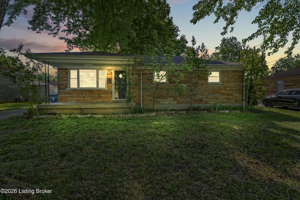 9705 Titan Dr, Louisville, KY 40229