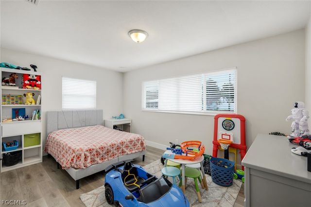 942 Narcissus ST, North Fort Myers, FL 33903