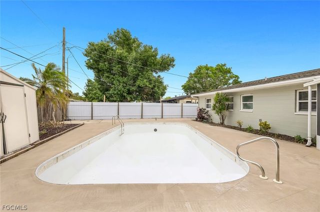 942 Narcissus ST, North Fort Myers, FL 33903