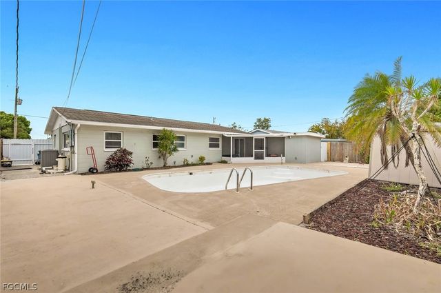 942 Narcissus ST, North Fort Myers, FL 33903