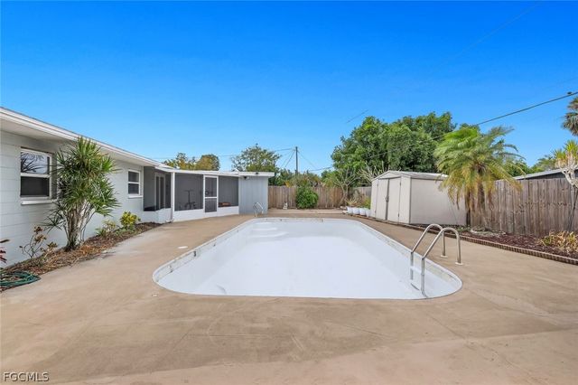 942 Narcissus ST, North Fort Myers, FL 33903