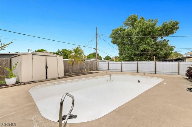 942 Narcissus ST, North Fort Myers, FL 33903