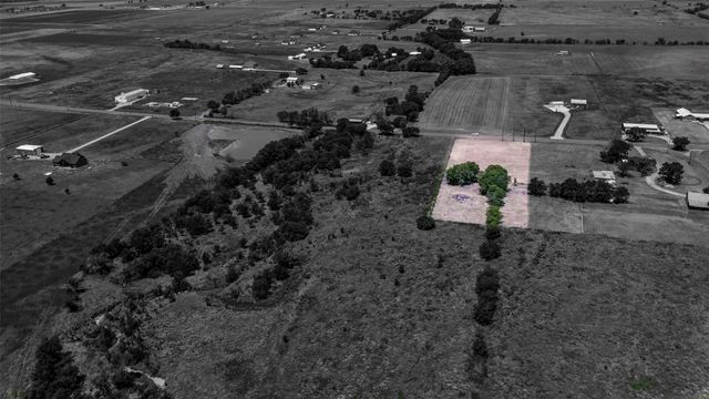 1048 Holder Road, Forreston, TX 76041