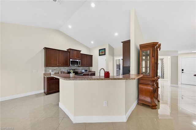 533 Willowbrook DR, Lehigh Acres, FL 33972