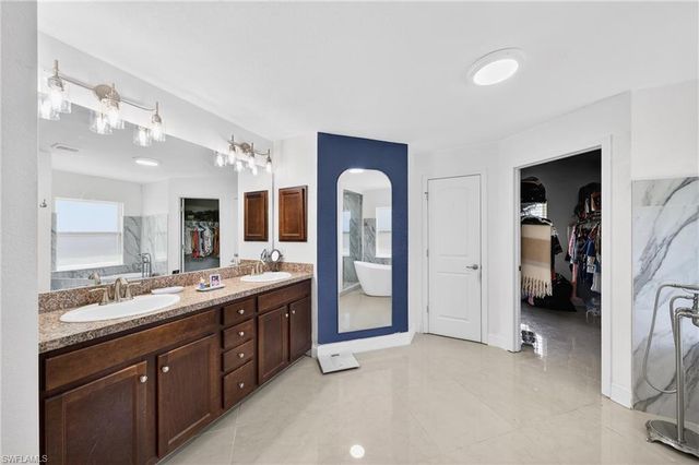 533 Willowbrook DR, Lehigh Acres, FL 33972