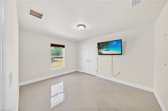 533 Willowbrook DR, Lehigh Acres, FL 33972