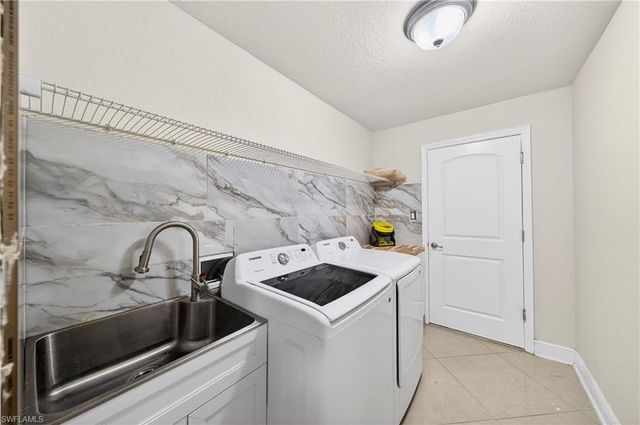 533 Willowbrook DR, Lehigh Acres, FL 33972