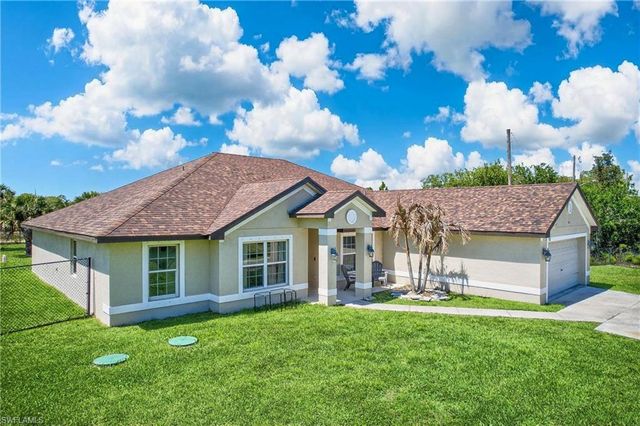 533 Willowbrook DR, Lehigh Acres, FL 33972