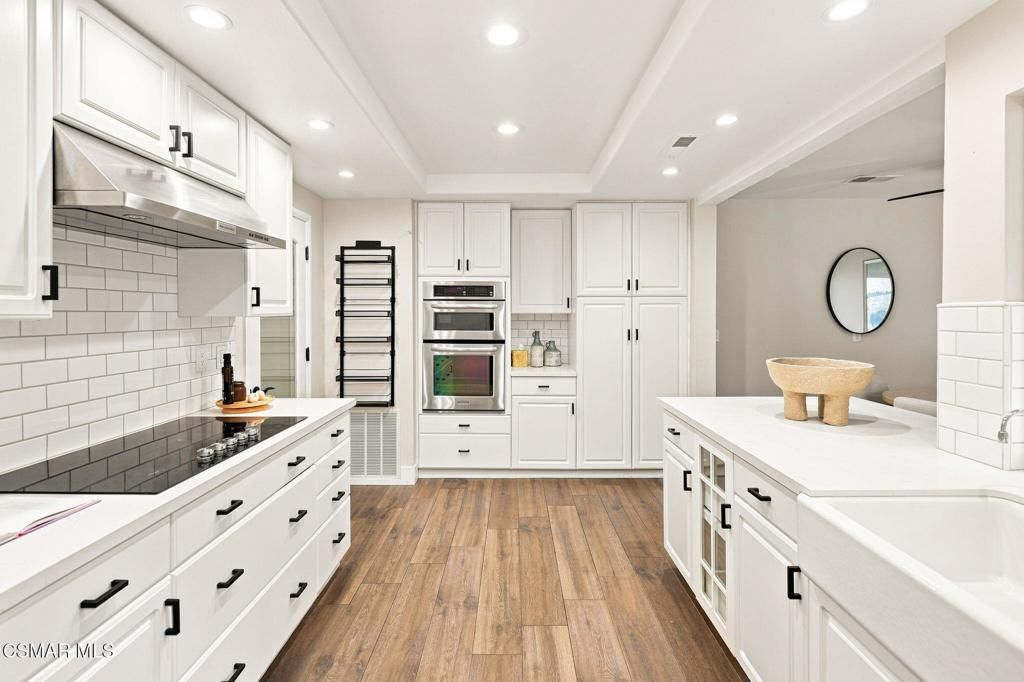 Image 4 of property listing at 1616 Valecroft Avenue, Westlake Village, CA 91361