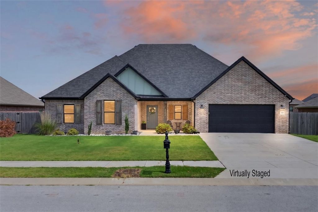 1184 Giulia Avenue, Tontitown, AR 72762