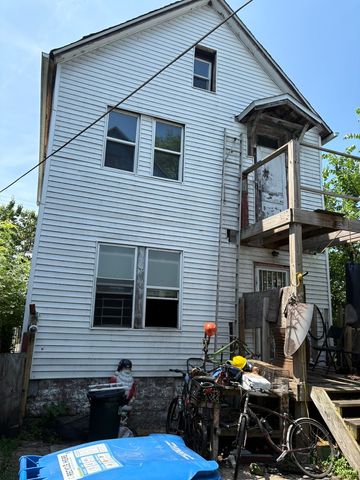 8750 S Exchange Avenue, Chicago, IL 60617