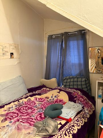 8750 S Exchange Avenue, Chicago, IL 60617