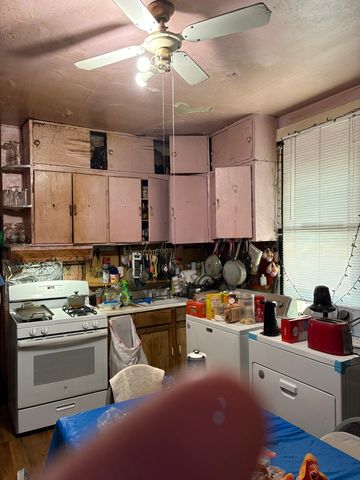 8750 S Exchange Avenue, Chicago, IL 60617