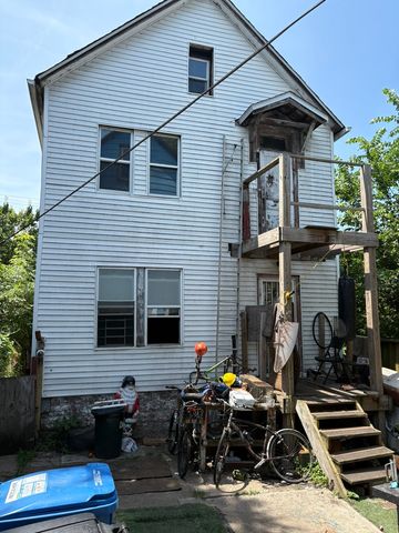 8750 S Exchange Avenue, Chicago, IL 60617