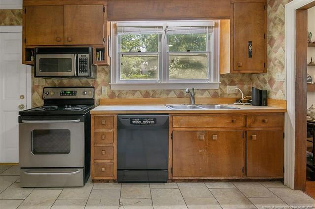 1610 Twin Oak Drive, Fayetteville, NC 28305