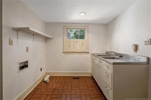 1610 Twin Oak Drive, Fayetteville, NC 28305