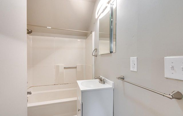 907 JACKSON STREET, Oshkosh, WI 54901