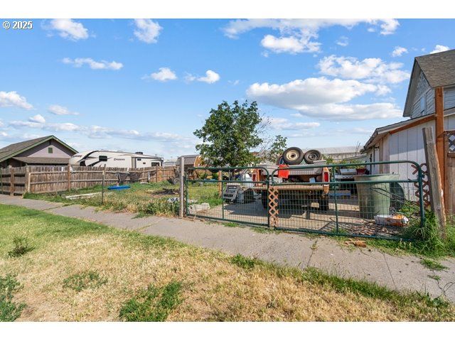 203 DEPOT St, Milton Freewater, OR 97862