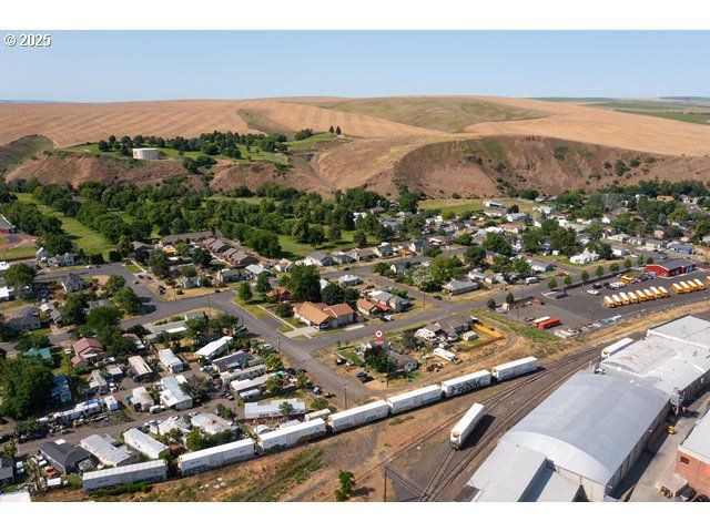 203 DEPOT St, Milton Freewater, OR 97862