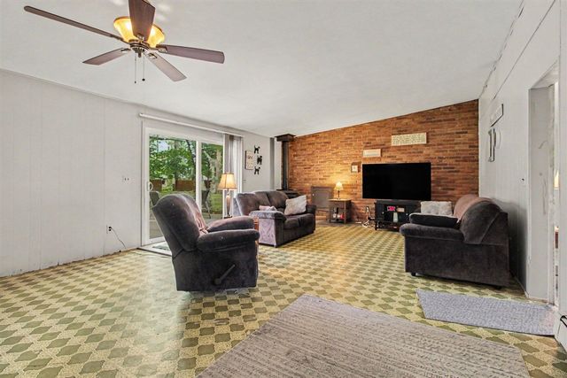 32633 6 Mile Road, Livonia, MI 48152
