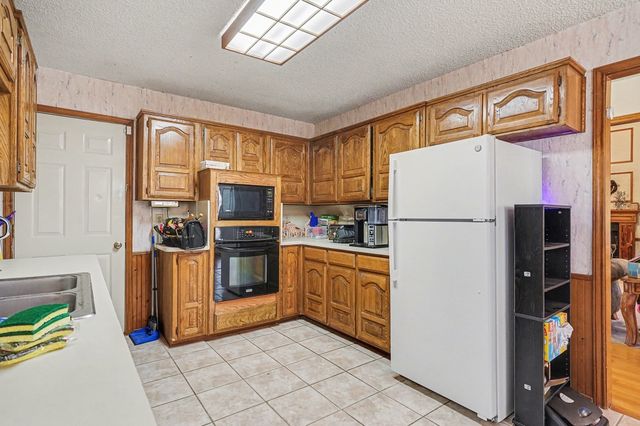 7 Brian Place, Pecan Hill, TX 75165