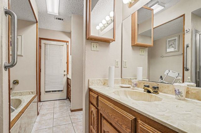 7 Brian Place, Pecan Hill, TX 75165