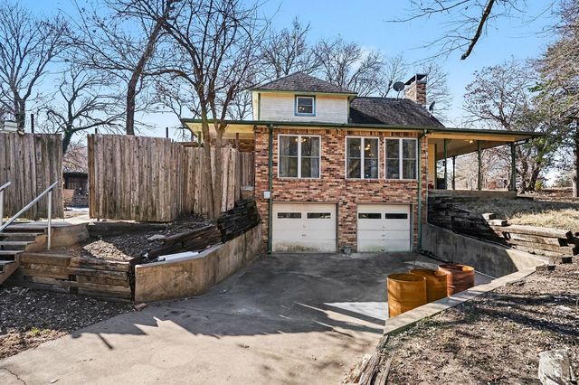 7 Brian Place, Pecan Hill, TX 75165