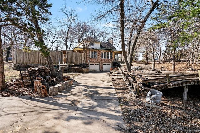 7 Brian Place, Pecan Hill, TX 75165