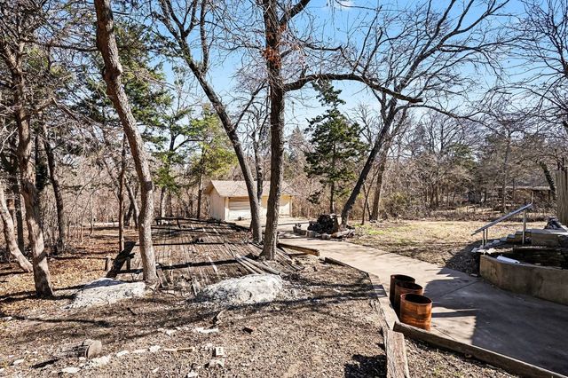 7 Brian Place, Pecan Hill, TX 75165