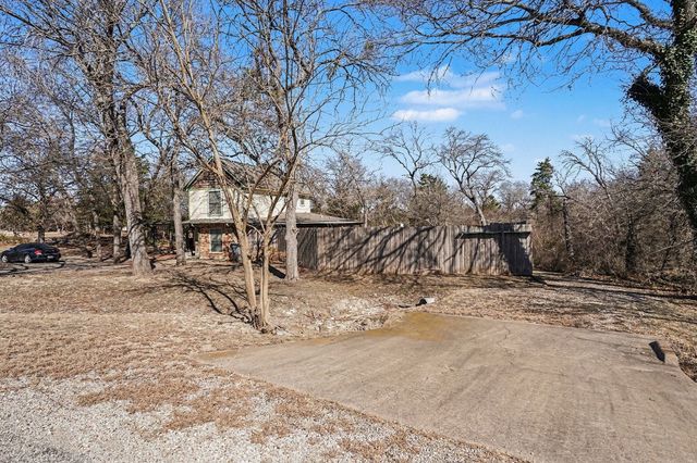 7 Brian Place, Pecan Hill, TX 75165
