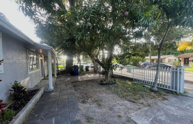 120 NE 185th Ter 120, Miami, FL 33179