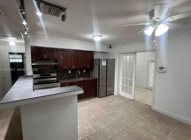 120 NE 185th Ter 120, Miami, FL 33179