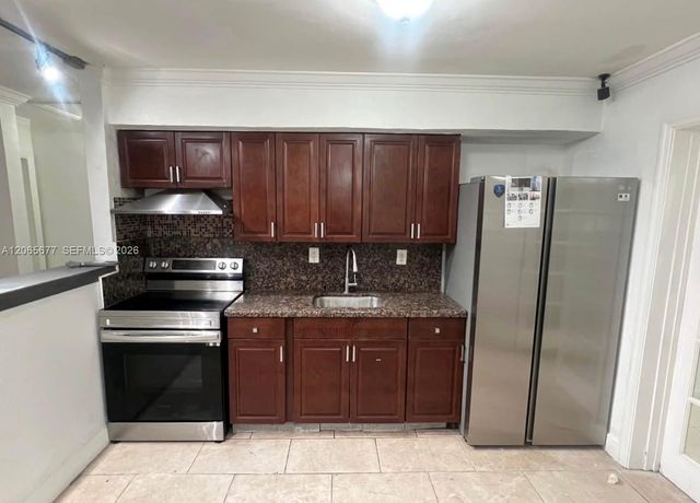 120 NE 185th Ter 120, Miami, FL 33179