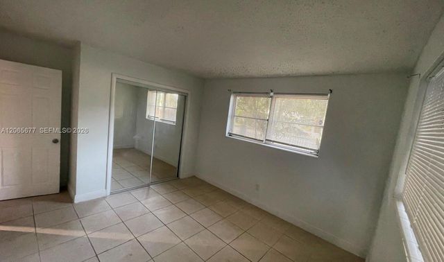 120 NE 185th Ter 120, Miami, FL 33179